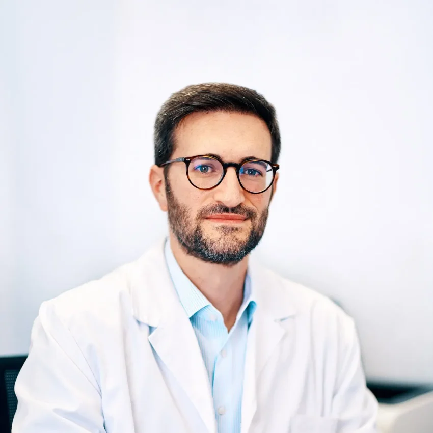Dr. Fernando García Pérez-Sevillano, médico endocrino en Sevilla especializado en patología de tiroides y obesidad.